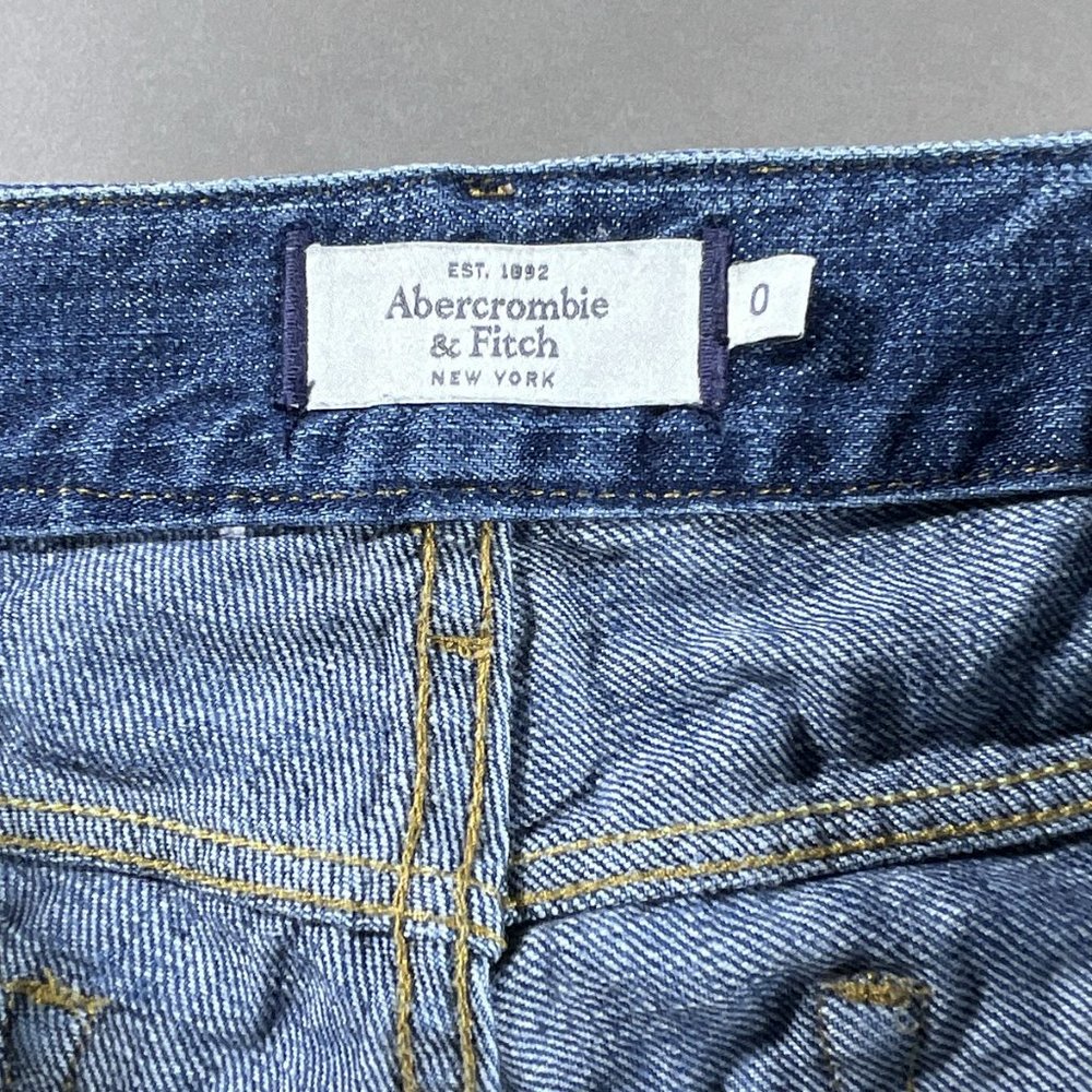 Abercrombie & Fitch Distressed Low Rise Jean Shorts‎ Size 0 - Picture 8 of 10